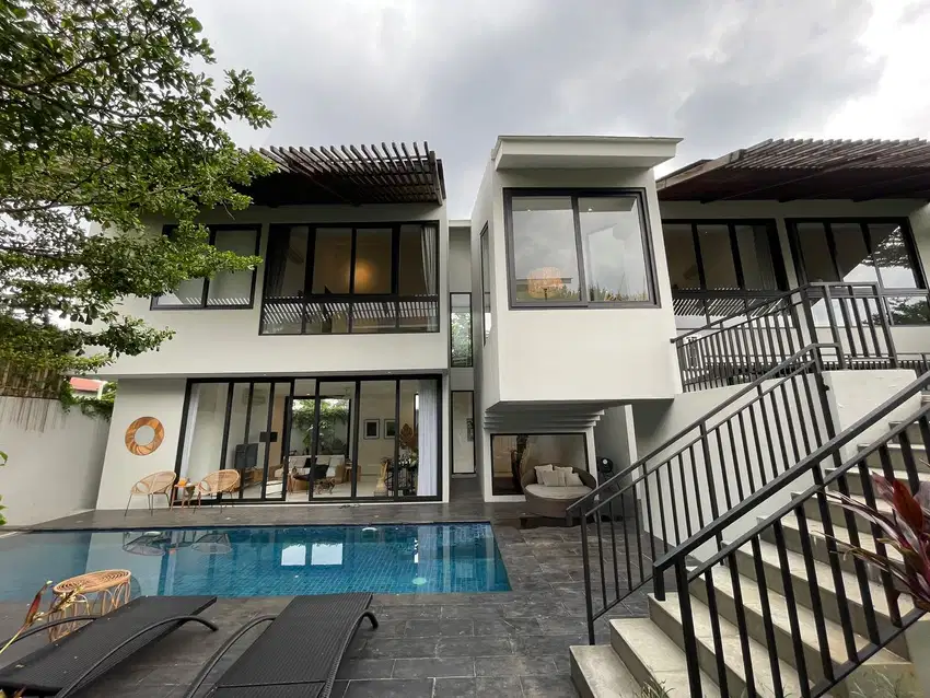 Dijual Rumah Mewah di Komplek Suralaya Residence Jakarta Selatan