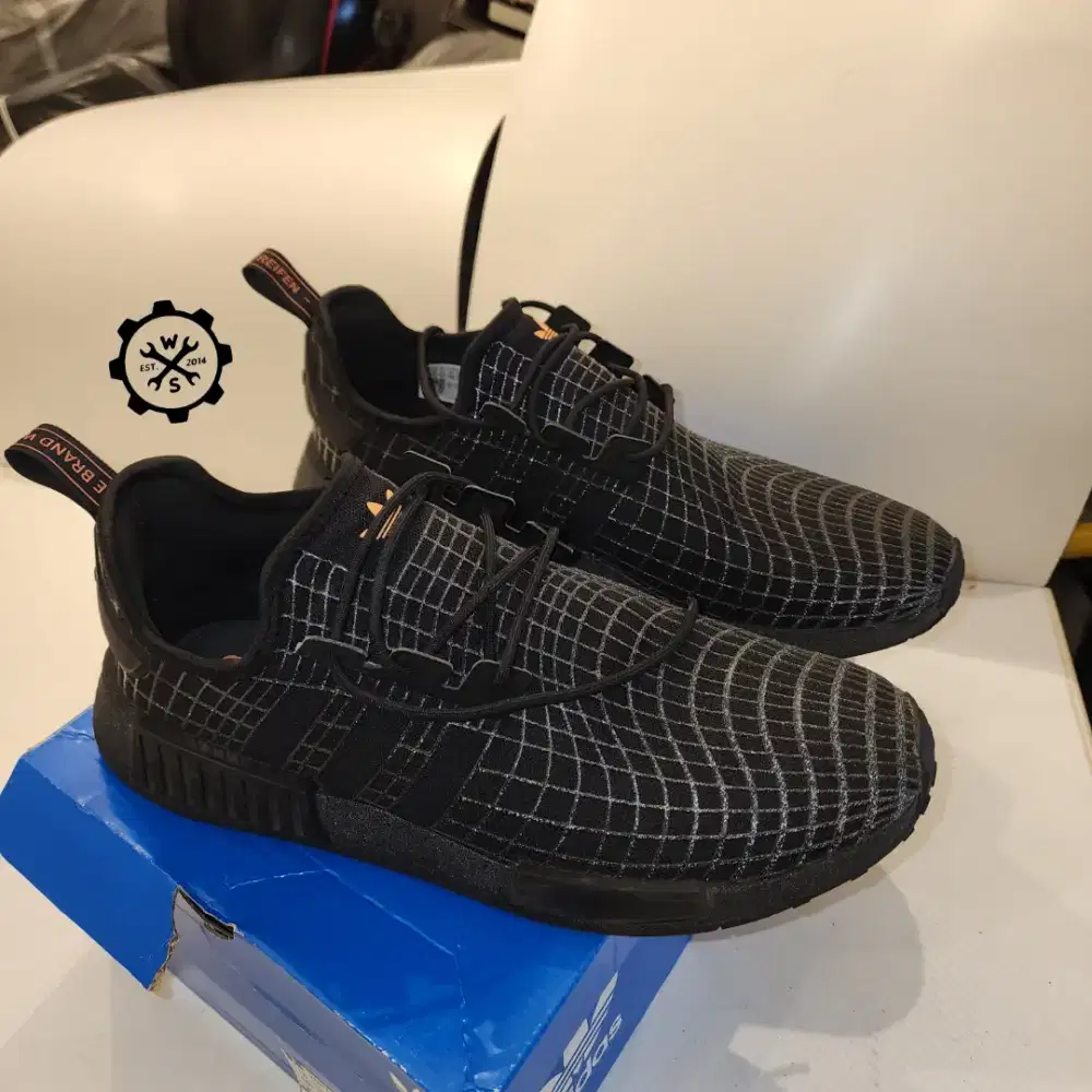 Sepatu Adidas NMD R1 Black 49 1/3