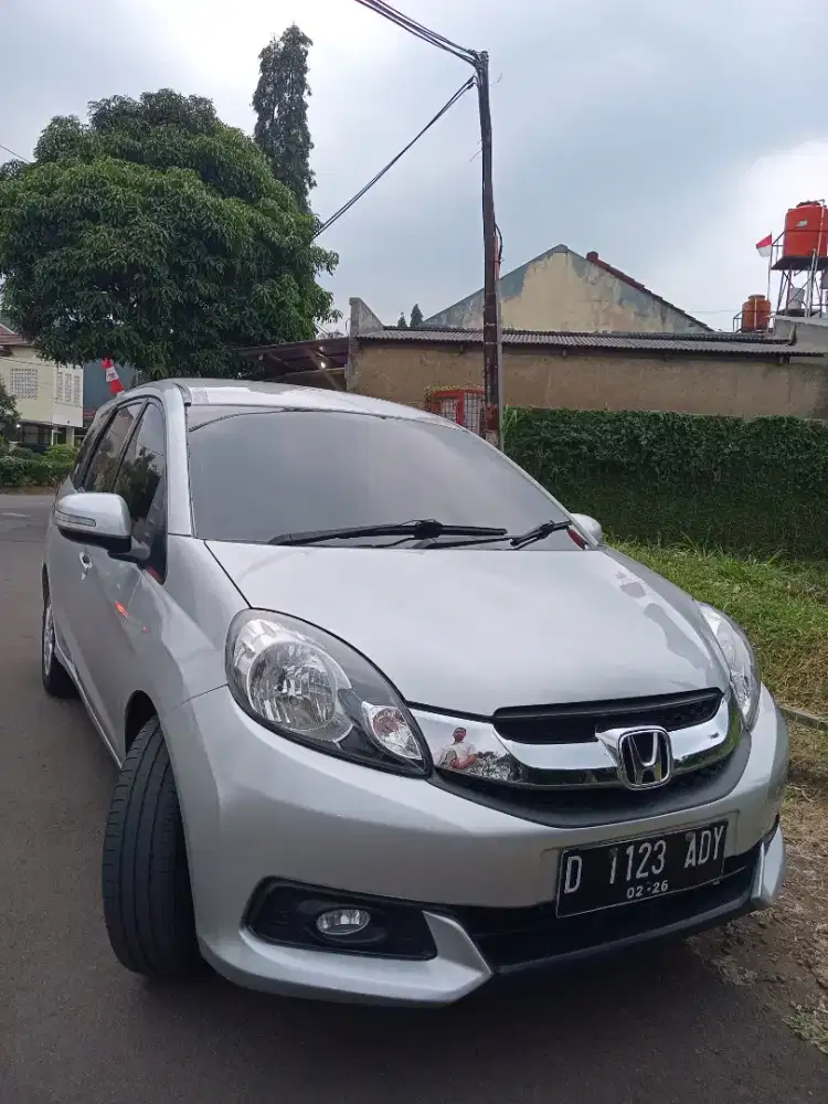 Dijual Mobil terawat HONDA Mobilio 1.5 E CVT Tahun 2015 KM Rendah