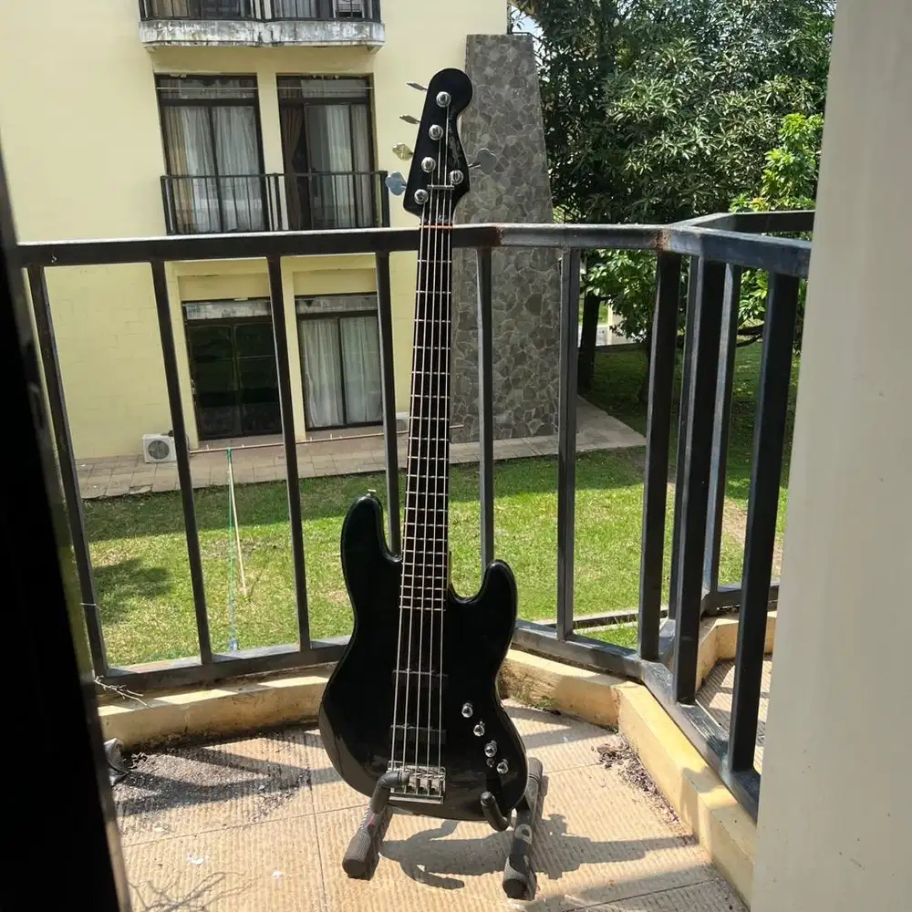 Squier deluxe jazz bass active V