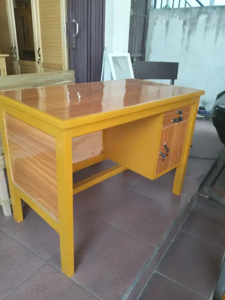 Meja kerja ukuran 59x100cm tg 75cm