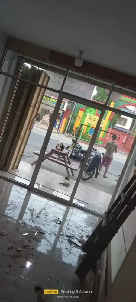 Pintu sekat partisi kaca