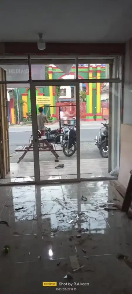 Pintu sekat partisi kaca