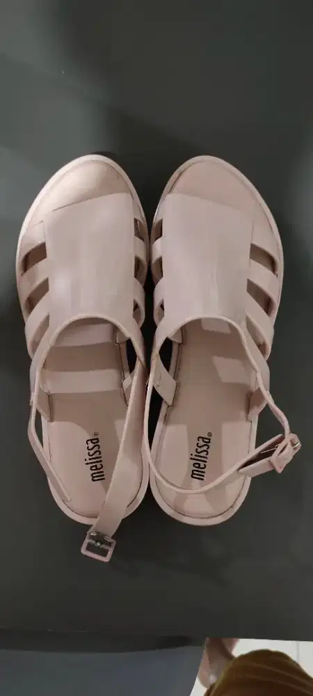 NEGO !!JUAL CEPAT SANDAL MELISSA!! KONDISI BARU CUMAN KOTOR SAJA