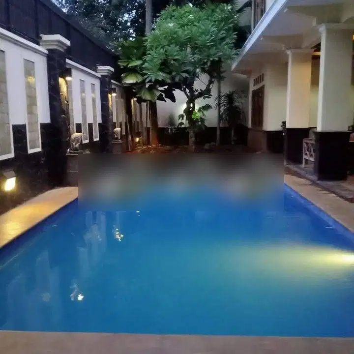 Rumah Mewah 2 Lt Klasik Kolam Renang Pulomas Jaktim HGB