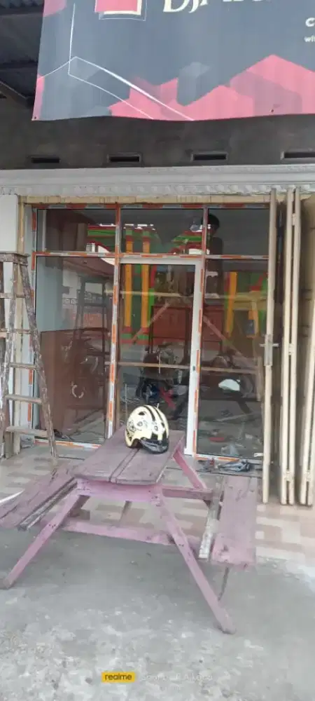 Pintu sekat partisi kaca