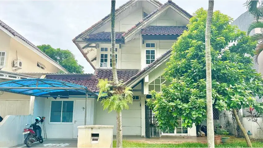 Rumah Asri Strategis LT/LB 300/160m² Taman Bromo, Lippo Karawaci