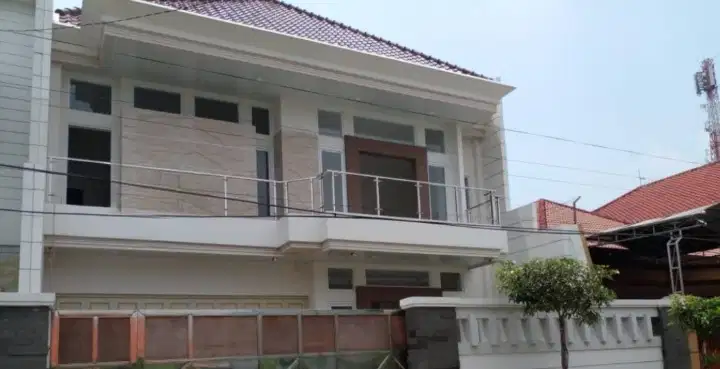 RUMAH SIAP HUNI MEGAH BESAR MODERN Dharmahusada Indah Barat Sby