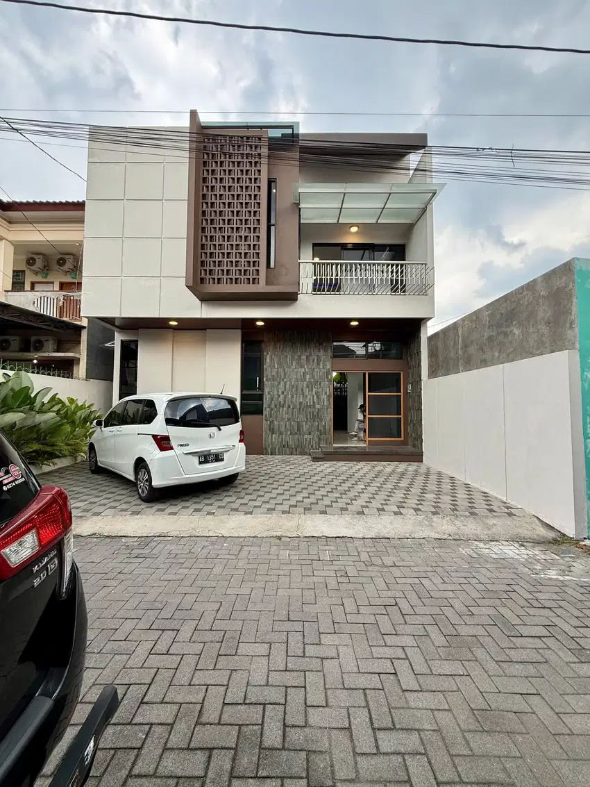 RUMAH MEWAH 2 LT ISTIMEWA JL PALAGAN DEKAT HYATT DAN MONJALI