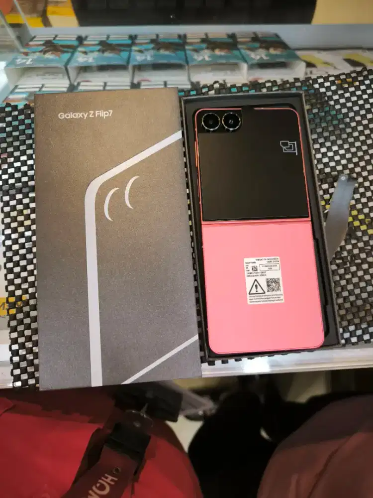 Samsung ZFlip 7 512GB Bisa Cash Dan kredit