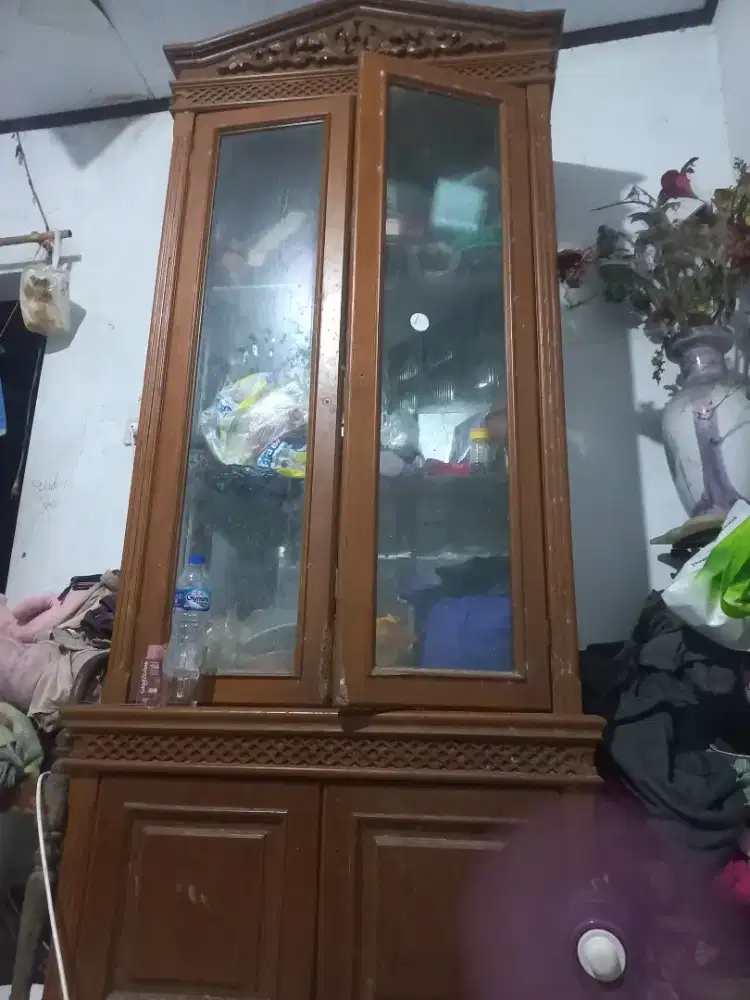 Lemari jati bekas