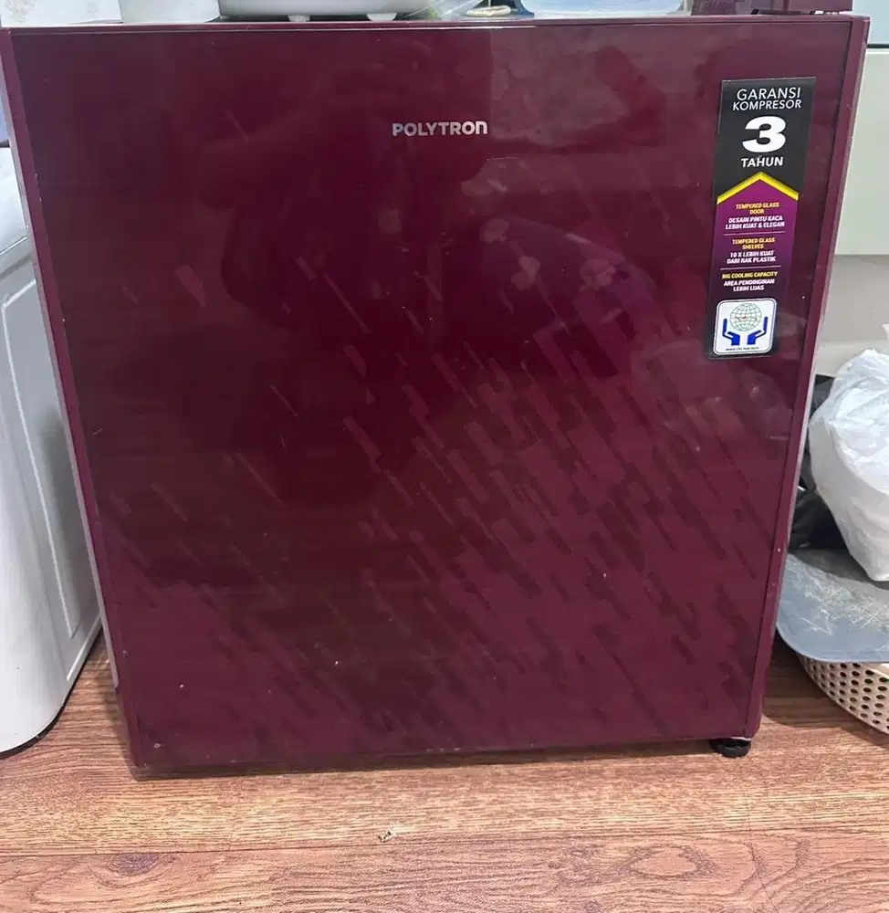 Preloved kulkas mini polytron, kondisi semua normal