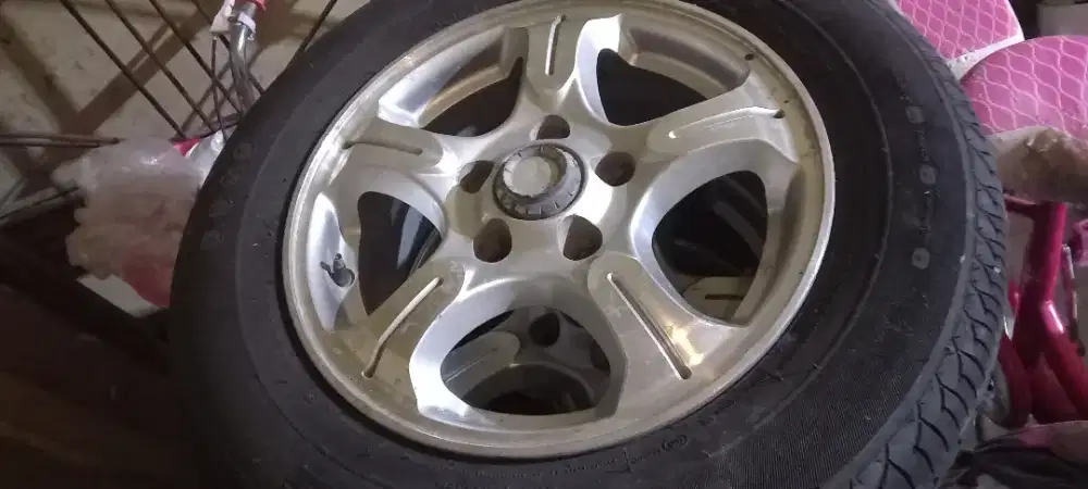 Jual pelk racing R 15 plus ban baru pemakaian 1 blnn