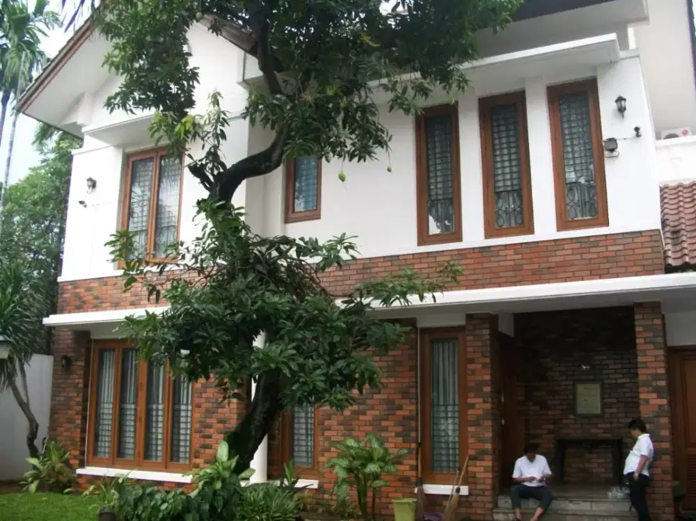 Dijual segera rumah lux semi furnish Kemang Jakarta Selatan