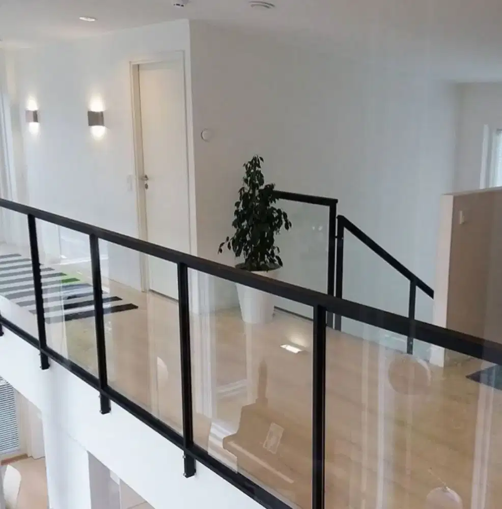 Railling tangga kaca tempered / Railling balkon kaca tempered / Reling