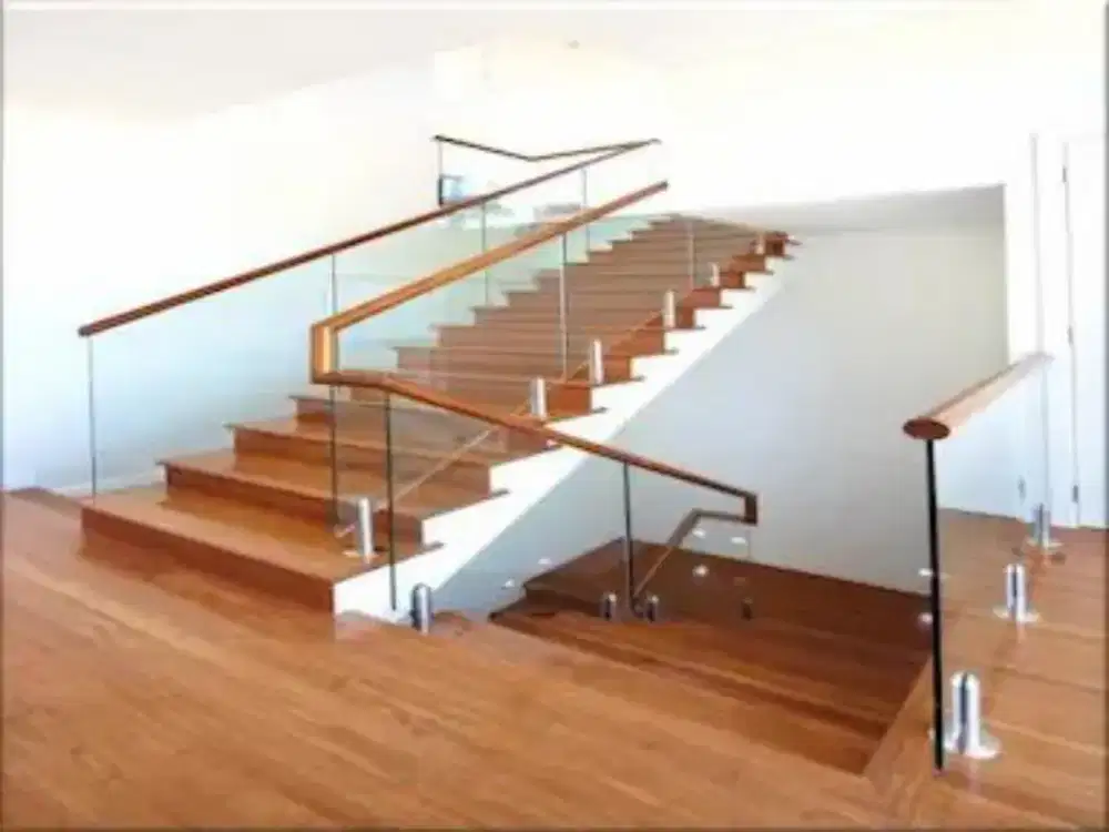 Railling tangga kaca tempered / Reling kaca / Railing tangga kaca