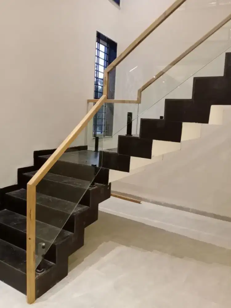 Railling kaca tempered / Reling tangga / Railing balkon / kaca tempere