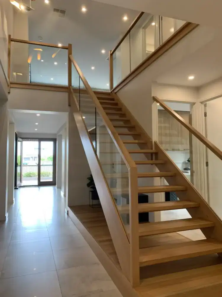 Railling tangga kaca tempered / Railing balkon kaca tempered / Reling