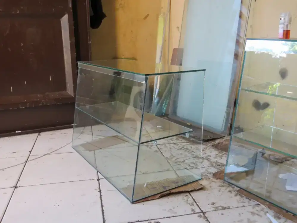 Etalase kaca kue donat roti bakso gorengan dll