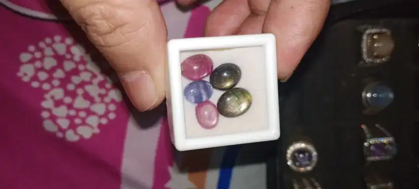 Batu safir dan ruby
