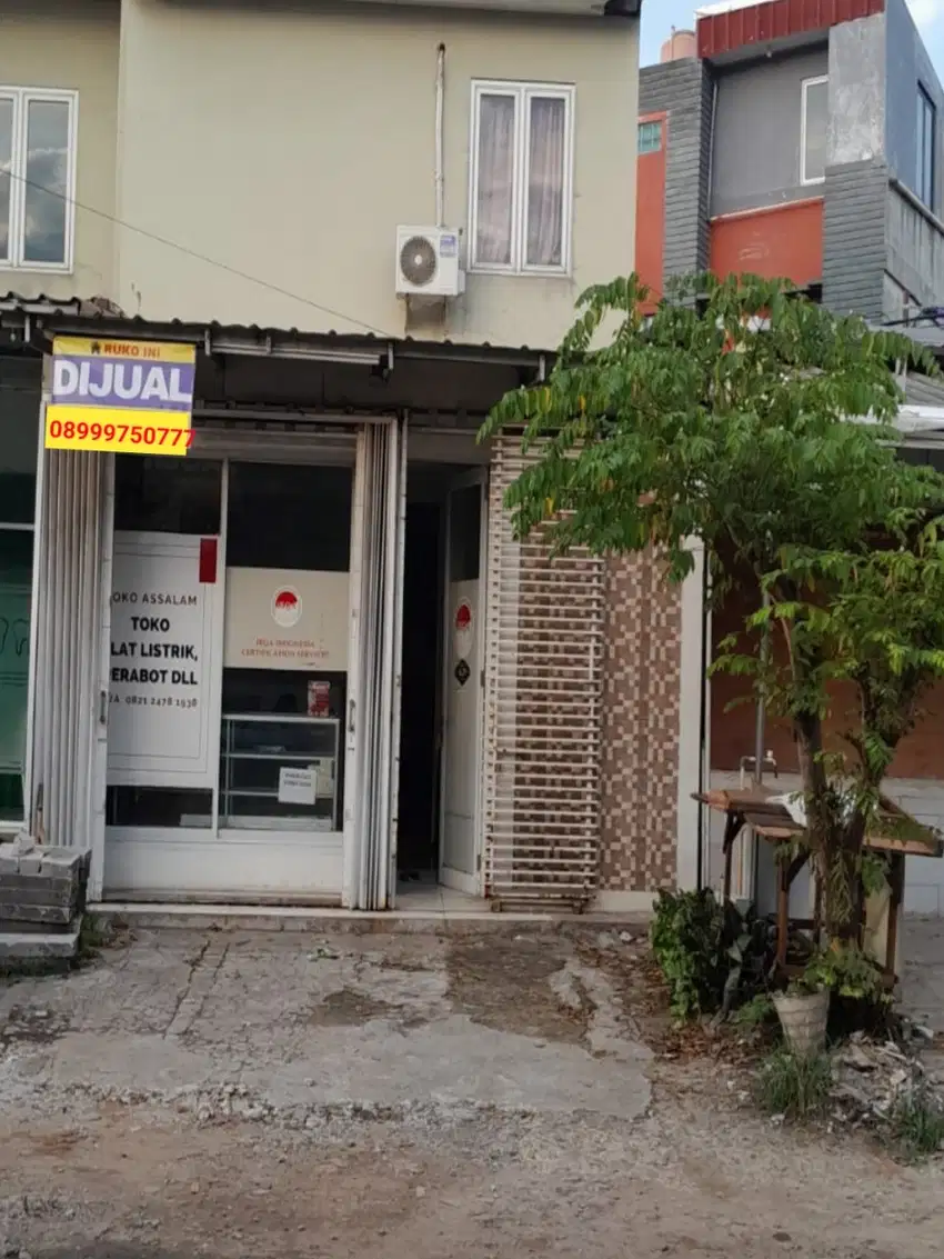 Di jual cepat dan murah ruko 2 lantai surat shm