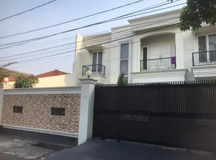 Dijual Rumah Syantiikk di Tebet Timur, Jalan 2 mobil lebar