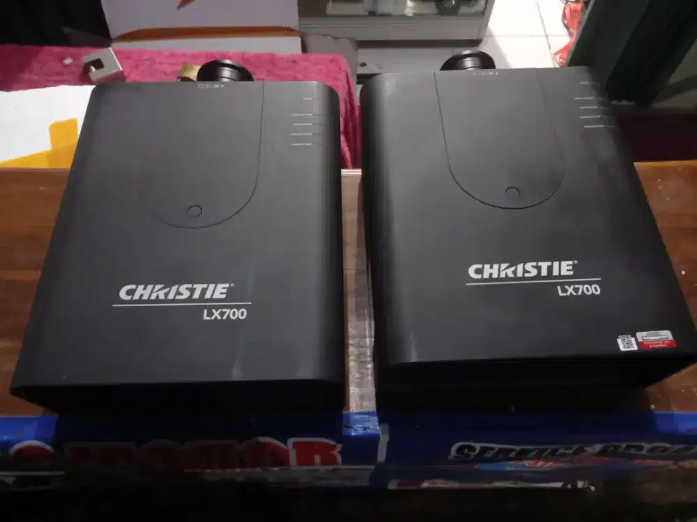 Proyektor Langka Christie LX700 – 1 Unit Kembar, Kondisi Siap Pakai
