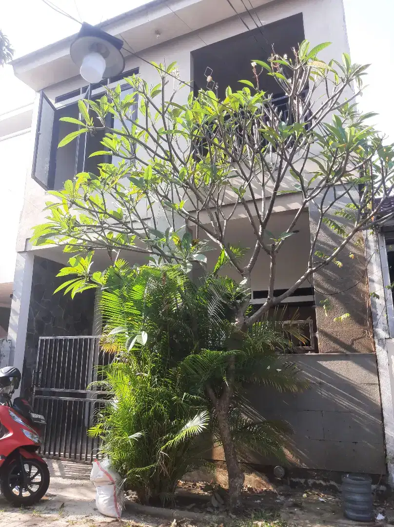 Dikontrakan/disewakan rumah dekat pintu tol sawangan