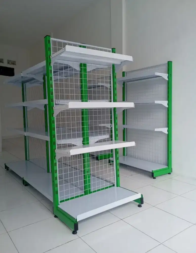 Transformasi warung makin ramai dengan rak minimarket