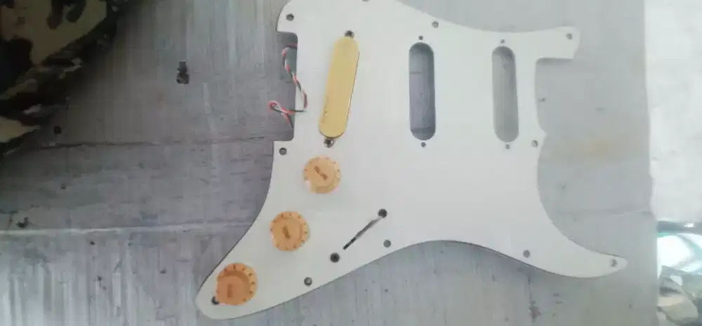 Pickup	AGI - DanLace (sensor-style)l ada engkap pickguard strato japan