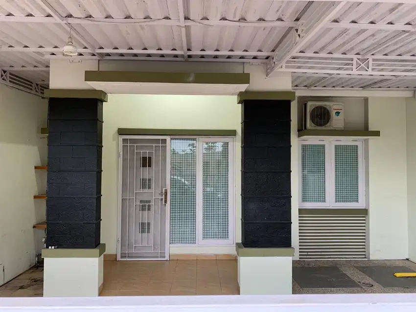 Rumah Depan Taman Siap Huni di Cluster Aralia , Harapan Indah Bekasi