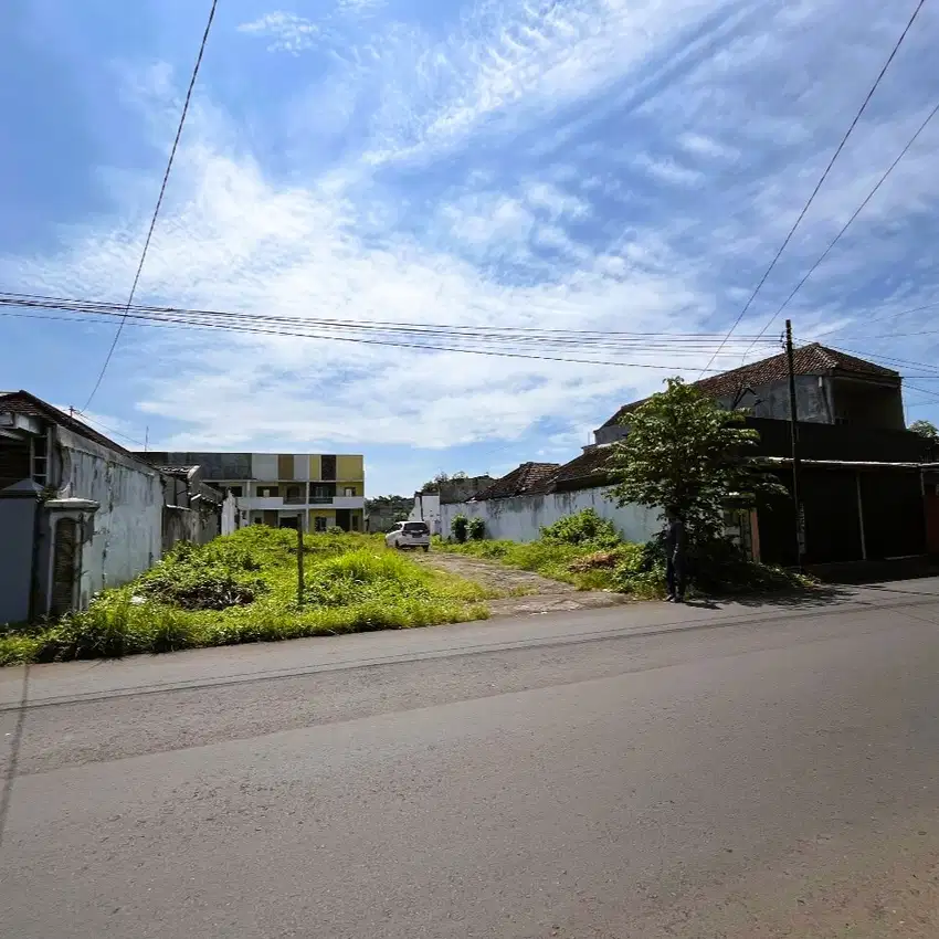 Rumah Pinggir Jalan Raya Kota Malang dekat pasar gadang