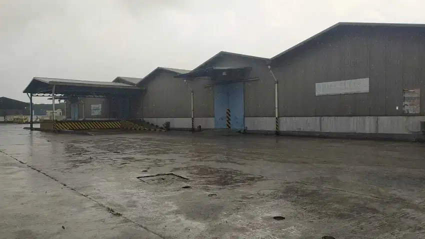 DISEWAKAN GUDANG SRATEIGIS DI CAKUNG JAKARTA TIMUR