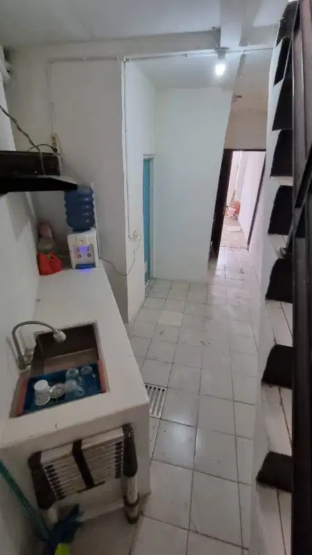 rumah nyaman pinggir jalan krukut dekat pintu tol