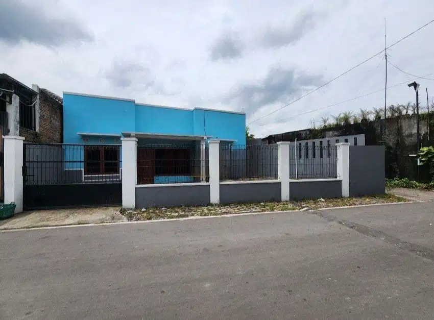 Rumah Luas Akses Aspal Simpangan Dekat Tugu Boto