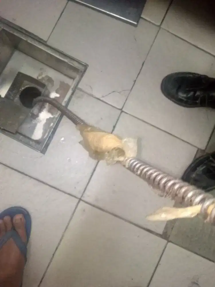 Jasa service pipa mampet,wc saluran air bergaransi