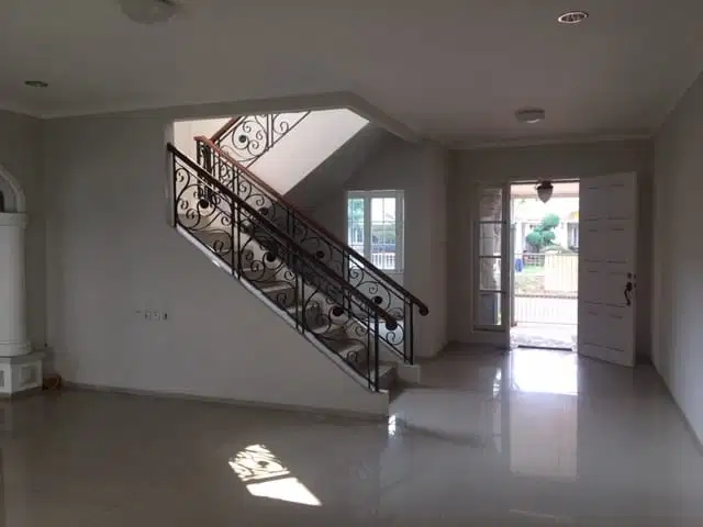 DIJUAL RUMAH MURAH 2 LANTAI DI BOULEVARD UTAMA KOTA WISATA!