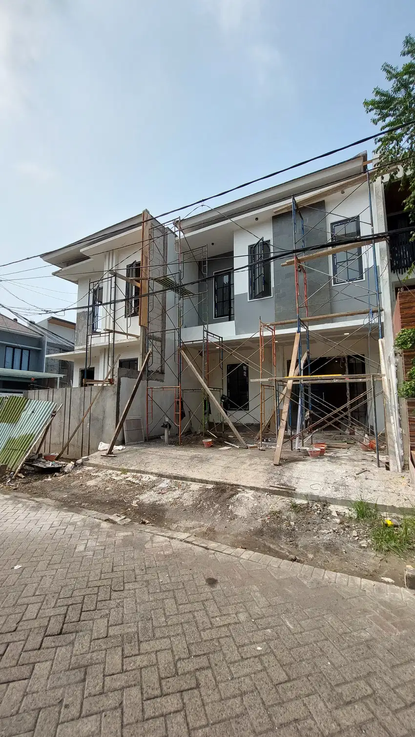 1923. Araya Galaxy Bumi Permai Sukolilo Surabaya Timur