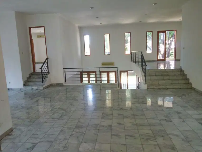 Jual Rumah Mewah di Kemang Jakarta Selatan Bebas Banjir, Jalan 2 Mobil