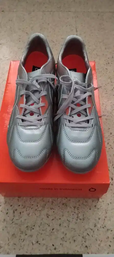 Sepatu Bola Ortuseight Silver no 41