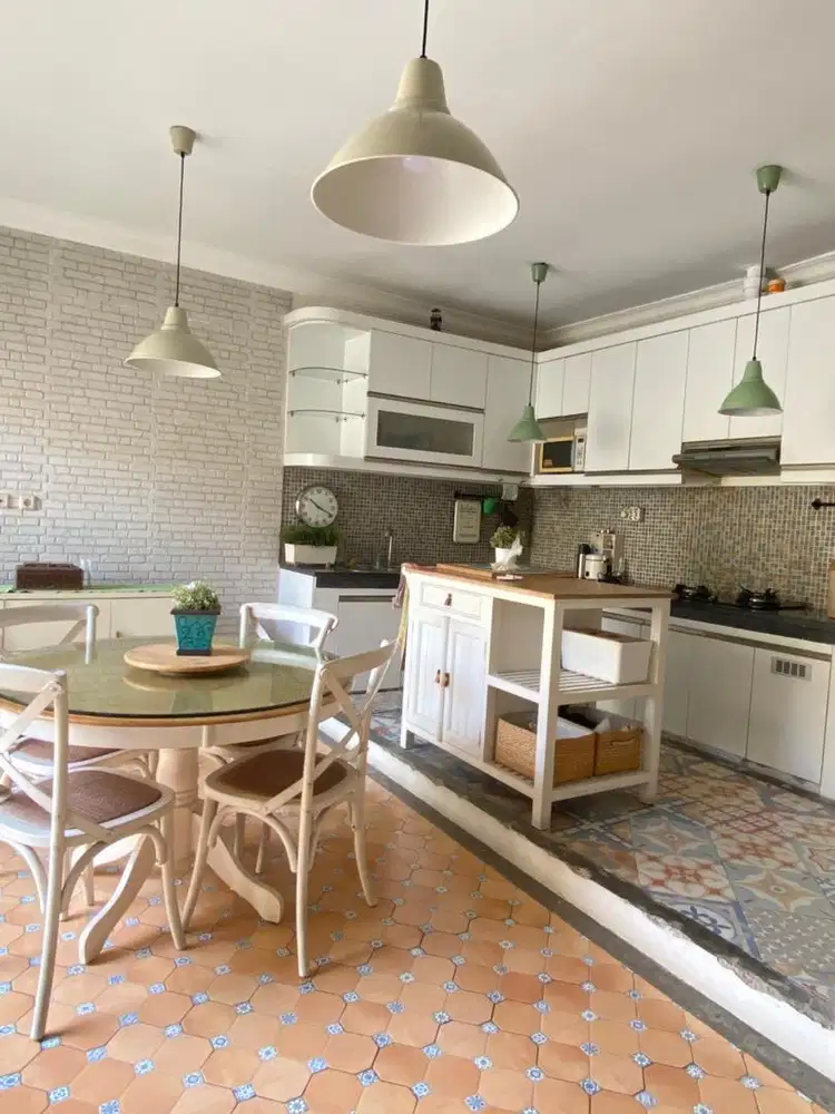 Dijual Rumah Cantik Terawat di dalam cluster Depan Kota Wisata Cibubur