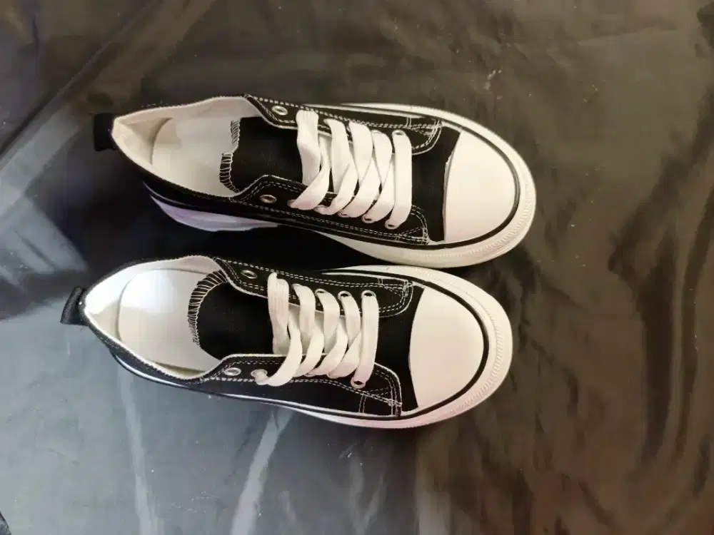 Sepatu Wanita Kanvas Sekolah