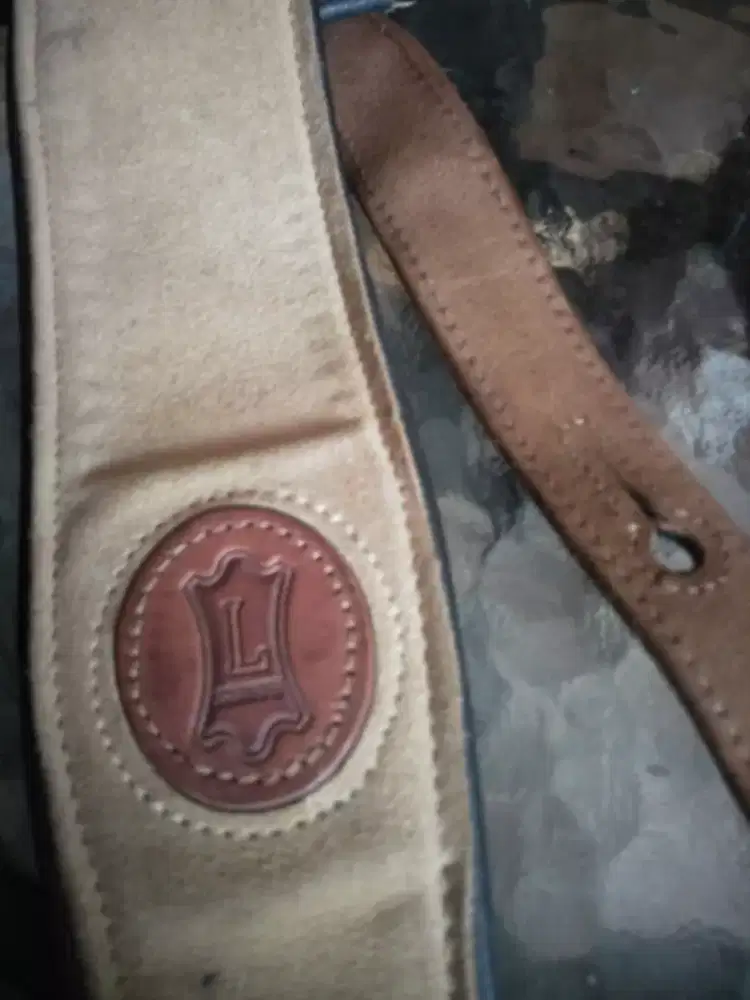 Strap Guitar leather Levy's made in Canada
