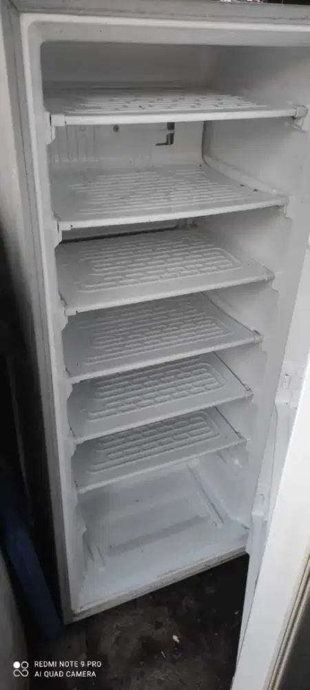 Freezer 6 rak untuk jualan es batu