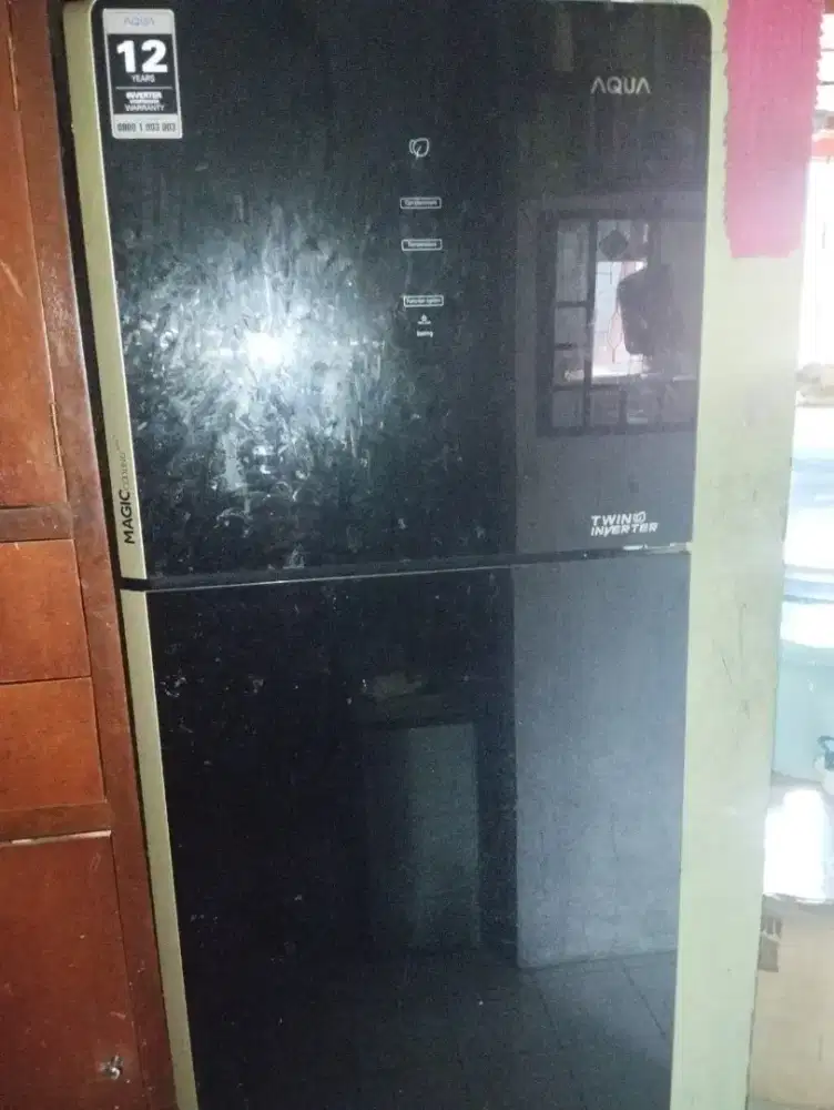 Kulkas 2 pintu Aqua Inverter