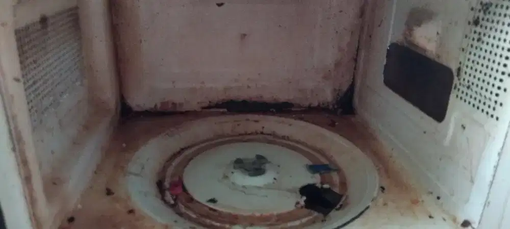 Microwave/ oven kris