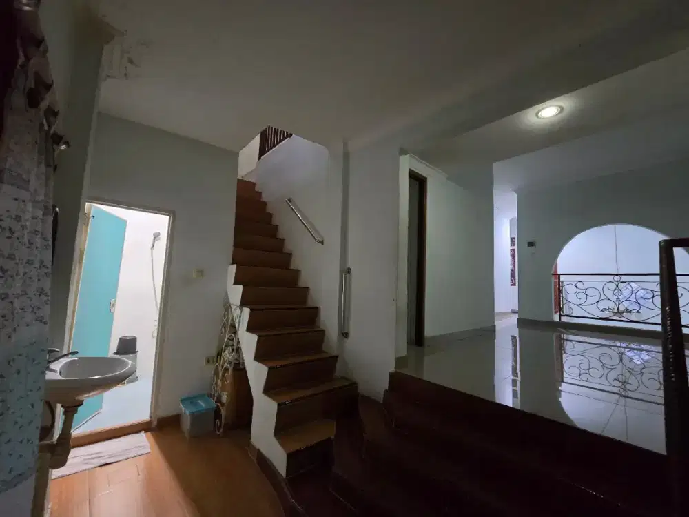 Dijual Rumah 2,5 Lantai Tengah Kota Jaksel Menteng Atas Setiabudi