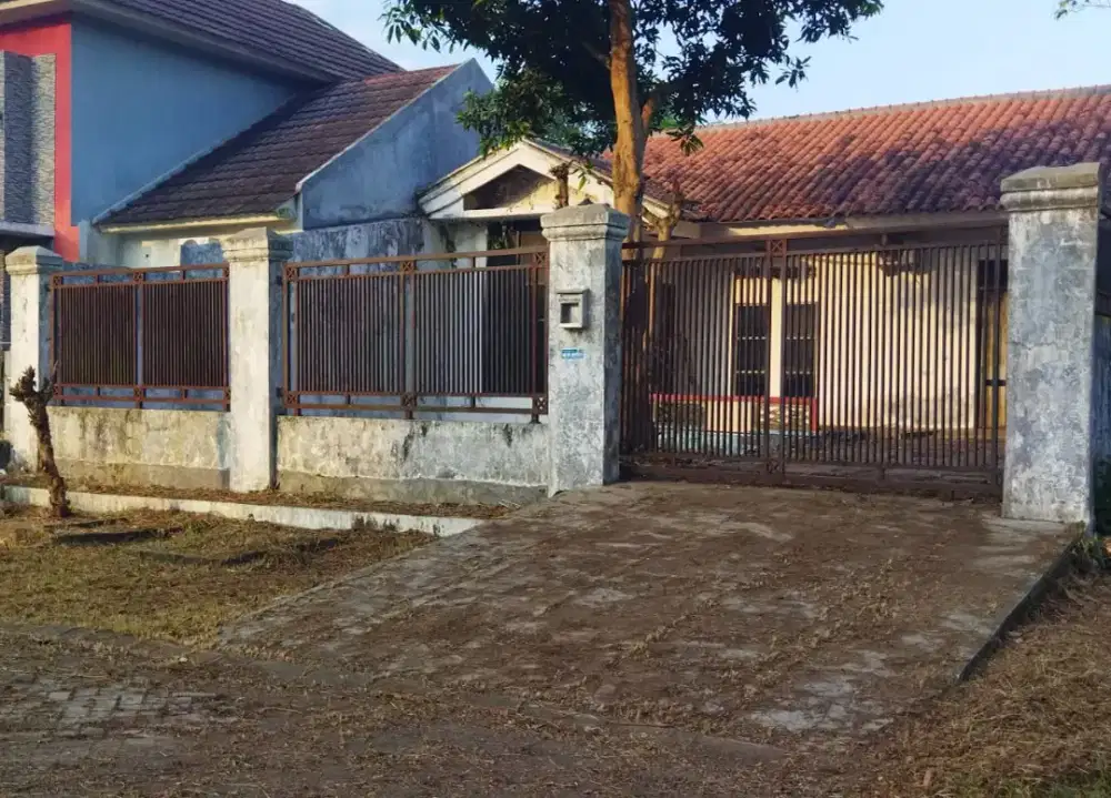 Di jonggol rumah dgn luas 240, row jalan lebar, adem sejuk citra indah