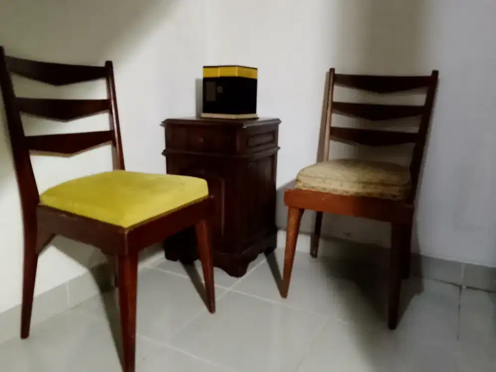 MEJA POJOK (ALMARI KECIL) + 2 KURSI VINTAGE FULL JATI
