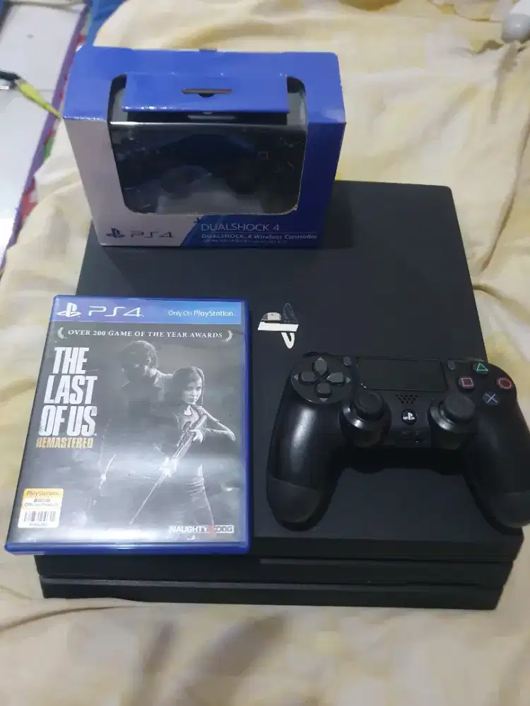 PS4 PRO 4K HDR CUH 72